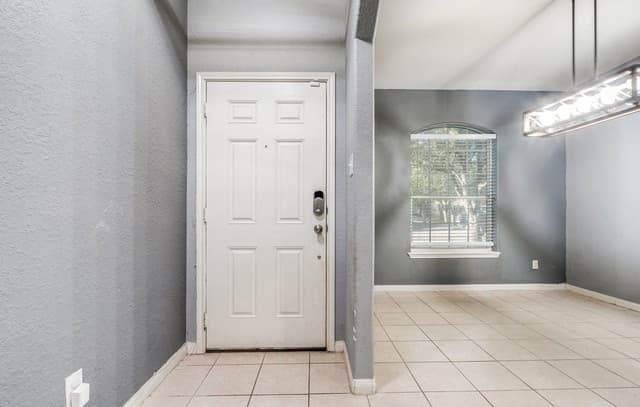 3-bedroom rental at 6523 Luckey Square in San Antonio, TX — photo 3