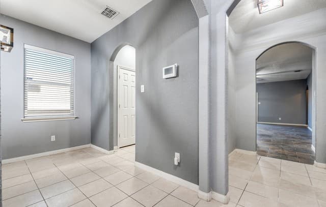 3-bedroom rental at 6523 Luckey Square in San Antonio, TX — photo 4