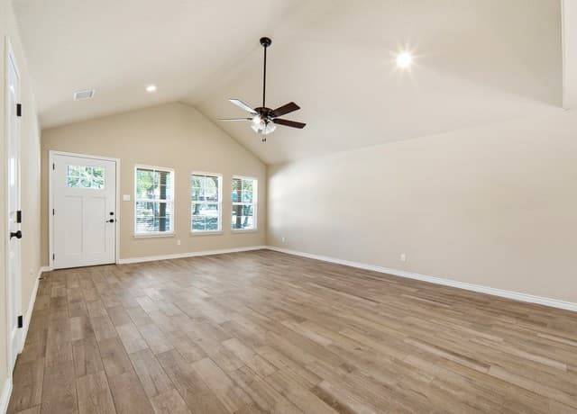 3-bedroom rental at 1530 Bob White Dr in Spring Branch, TX — photo 2