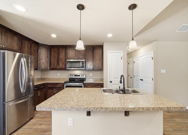 3-bedroom rental at 1530 Bob White Dr in Spring Branch, TX — photo 5