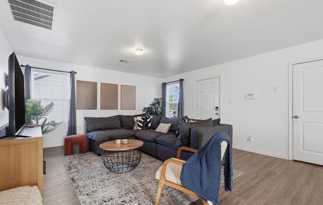 3-bedroom rental at 5938 Autumn Palms in San Antonio, TX — photo 1
