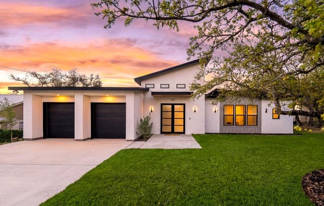 4-bedroom rental at 707 Lone Cir in San Antonio, TX — photo 1