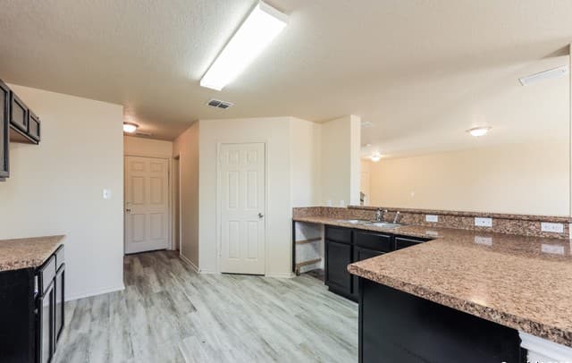 4-bedroom rental at 1406 Durango Run in San Antonio, TX — photo 1
