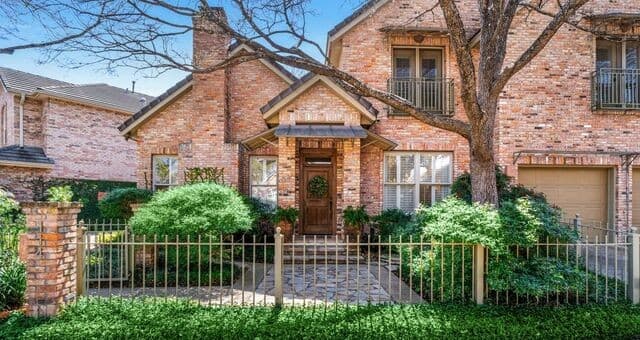 3-bedroom rental at 114 Haverhill Way in San Antonio, TX — photo 2
