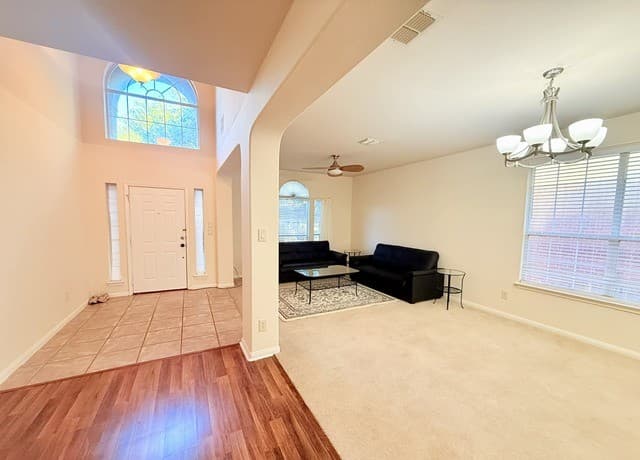 4-bedroom rental at 20630 Cliff Park in San Antonio, TX — photo 3