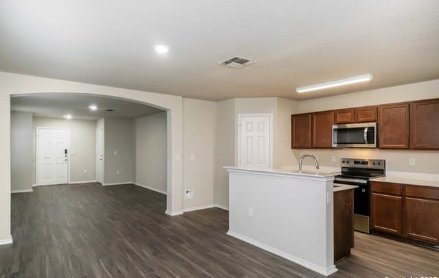 3-bedroom rental at 5903 Camier Cove in San Antonio, TX — photo 2