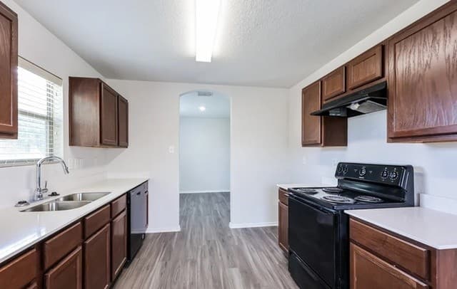 3-bedroom rental at 5523 Degan Way in San Antonio, TX — photo 5