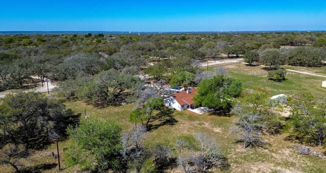 3-bedroom rental at 311 Governors in Floresville, TX — photo 5
