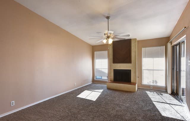 2-bedroom rental at 1431 Loma Alto Rd Unit 4 in San Antonio, TX — photo 3