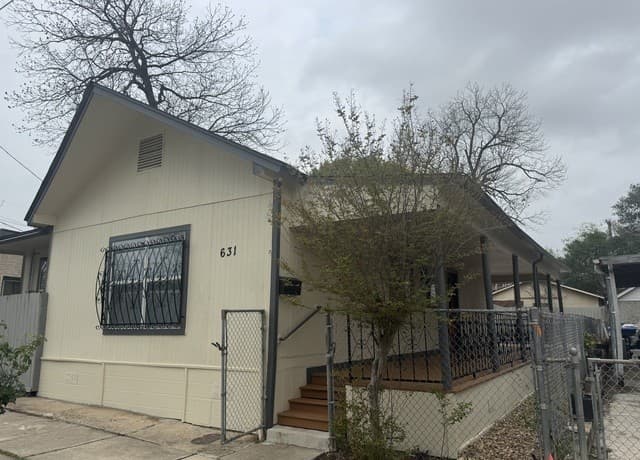 4-bedroom rental at 631 E Mistletoe in San Antonio, TX — photo 1