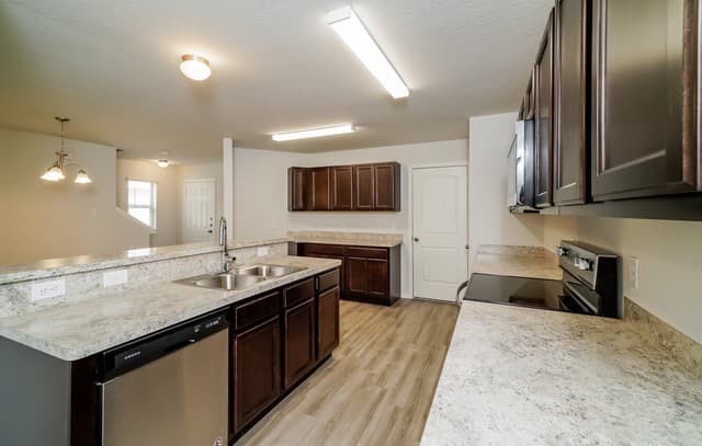 3-bedroom rental at 2350 Redlove in San Antonio, TX — photo 3