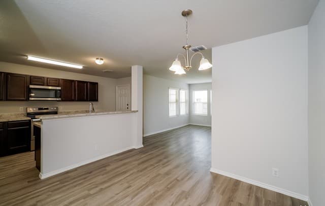 3-bedroom rental at 2350 Redlove in San Antonio, TX — photo 4