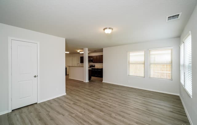 3-bedroom rental at 2350 Redlove in San Antonio, TX — photo 5