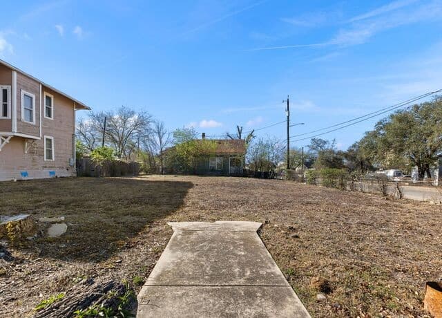 rental at 602 Nolan Street in San Antonio, TX — photo 2