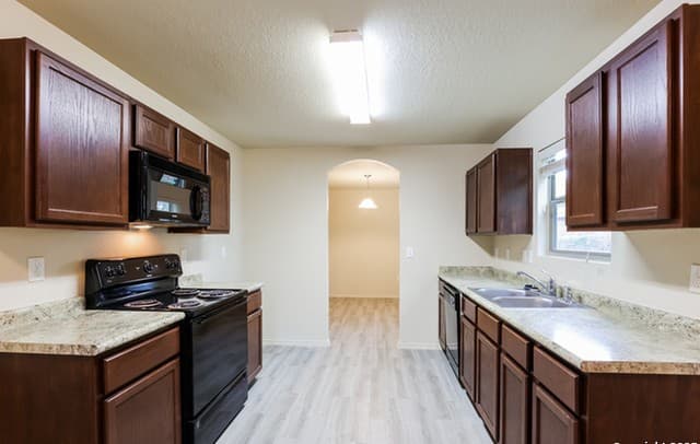 3-bedroom rental at 7031 Heathers Pond in San Antonio, TX — photo 1