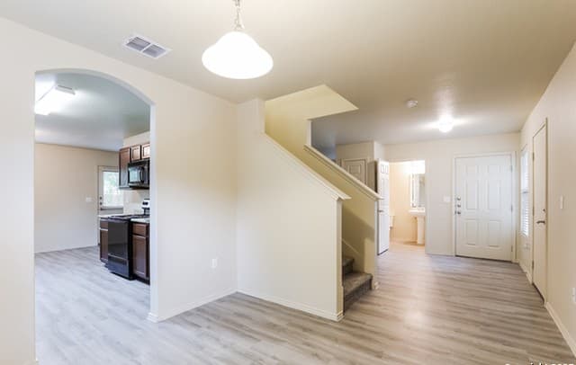 3-bedroom rental at 7031 Heathers Pond in San Antonio, TX — photo 5