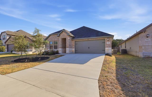 4-bedroom rental at 17026 Autry FLS in San Antonio, TX — photo 1
