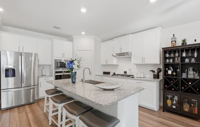 4-bedroom rental at 17026 Autry FLS in San Antonio, TX — photo 4
