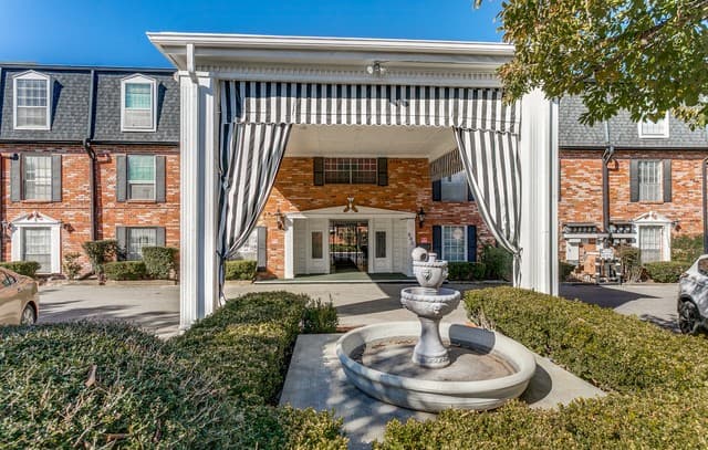 1-bedroom rental at 8401 N New Braunfels Unit 207A in San Antonio, TX — photo 2