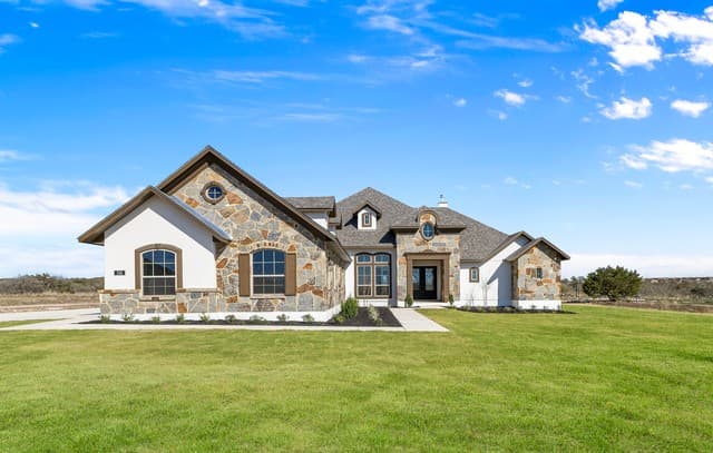 3-bedroom rental at 241 Stone Loop in Castroville, TX — photo 1