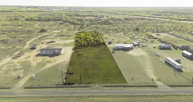 rental at 250 Foster in Pleasanton, TX — photo 3