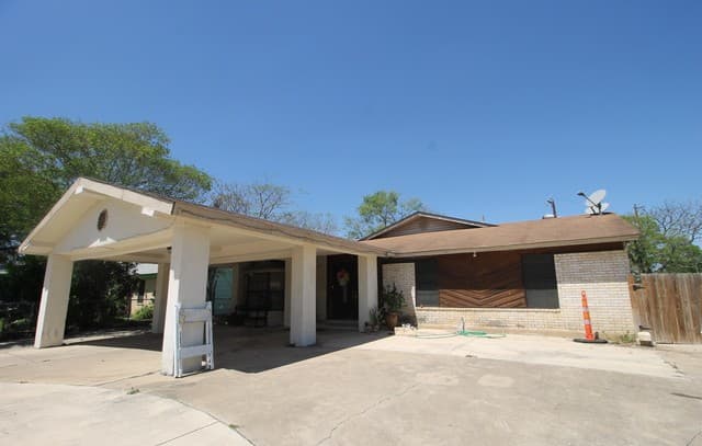 4-bedroom rental at 3507 Fairmeadows in San Antonio, TX — photo 3