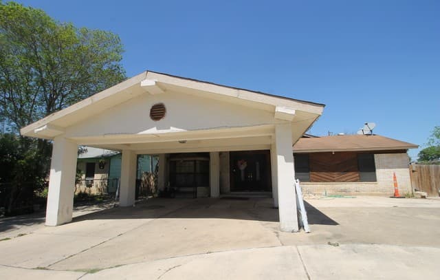 4-bedroom rental at 3507 Fairmeadows in San Antonio, TX — photo 4