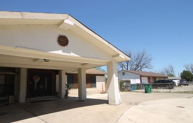 4-bedroom rental at 3507 Fairmeadows in San Antonio, TX — photo 5