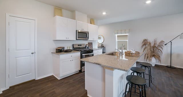 4-bedroom rental at 6003 Granite Quarry in San Antonio, TX — photo 5