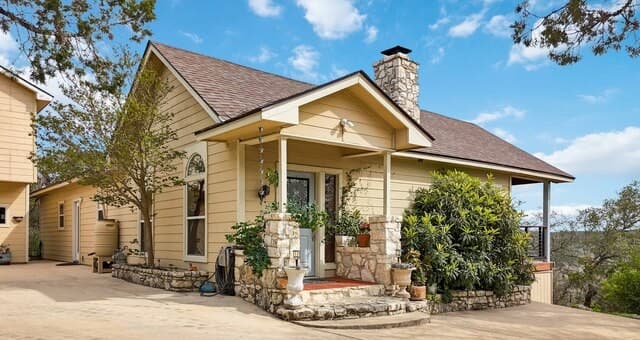 2-bedroom rental at 19708 Nottingham in Grey Forest, TX — photo 1