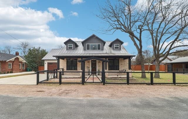 4-bedroom rental at 115 & 113 E Evergreen in Boerne, TX — photo 1