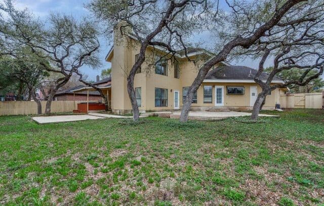 4-bedroom rental at 3915 Creek Point in San Antonio, TX — photo 3