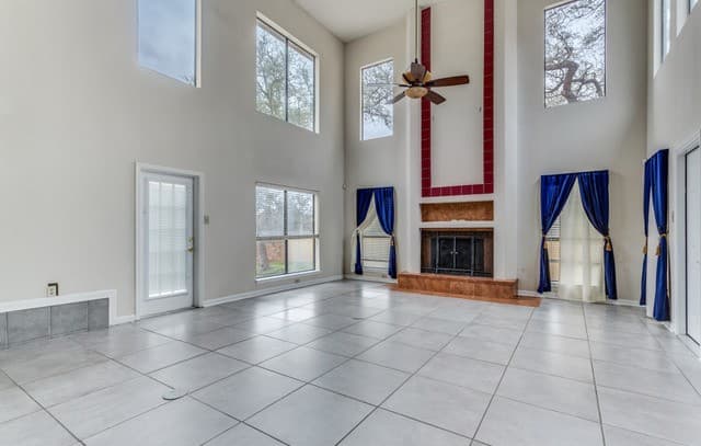 4-bedroom rental at 3915 Creek Point in San Antonio, TX — photo 4