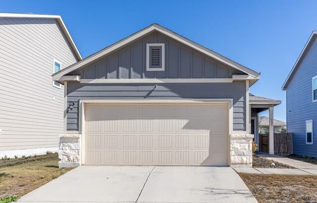 4-bedroom rental at 5823 Hematite Rim in San Antonio, TX — photo 1