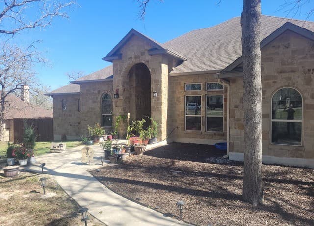 4-bedroom rental at 218 Champions Blvd in La Vernia, TX — photo 2