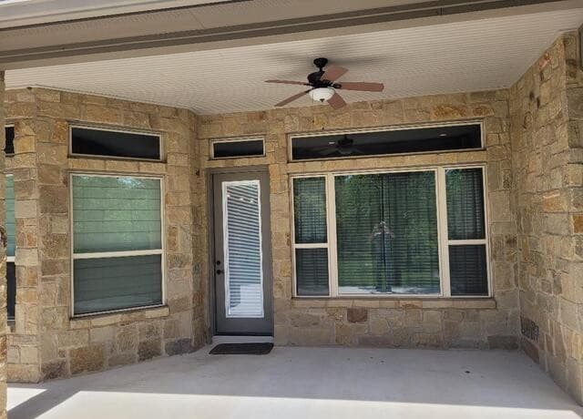 4-bedroom rental at 218 Champions Blvd in La Vernia, TX — photo 4