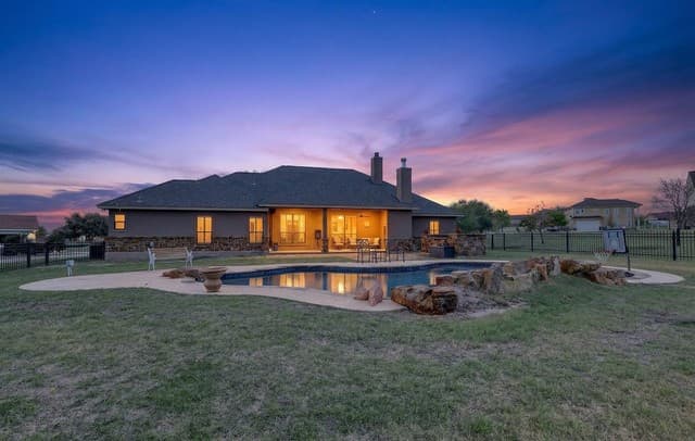 4-bedroom rental at 121 Abrego Mount in Floresville, TX — photo 1