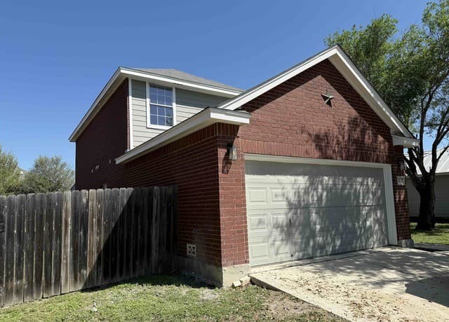 3-bedroom rental at 12122 Clubhouse in San Antonio, TX — photo 3