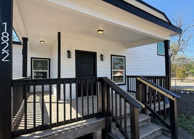 3-bedroom rental at 1822 Monterey in San Antonio, TX — photo 4