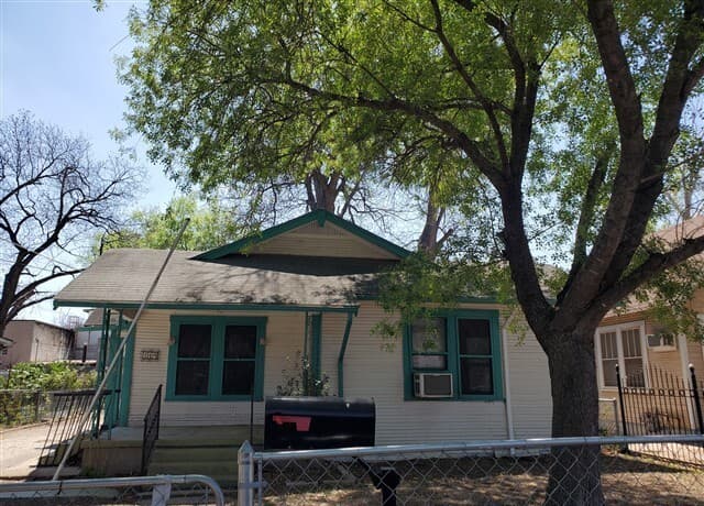 4-bedroom rental at 114 Thompson Place in San Antonio, TX — photo 1
