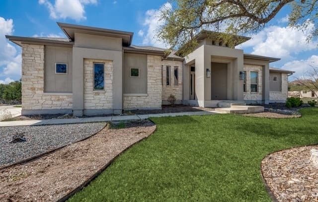 4-bedroom rental at 230 Sabella in Spring Branch, TX — photo 4