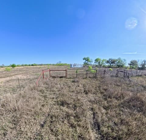 rental at 0 County Road 664 in Devine, TX — photo 2