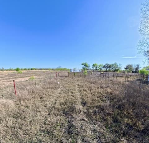 rental at 0 County Road 664 in Devine, TX — photo 3