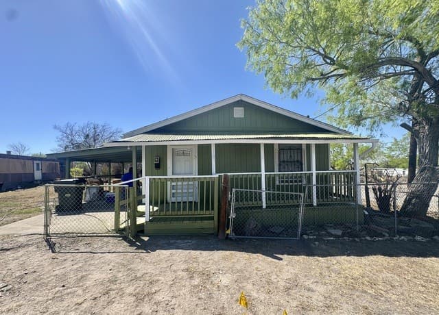 2-bedroom rental at 217 N Park Avenue in Karnes City, TX — photo 1