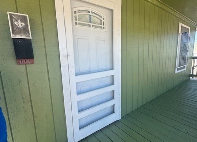 2-bedroom rental at 217 N Park Avenue in Karnes City, TX — photo 2