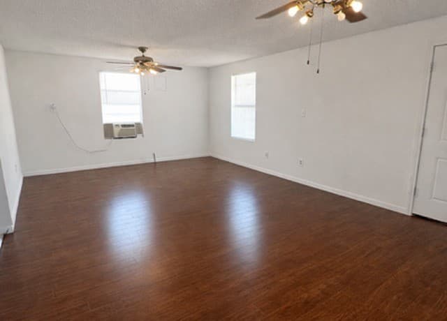 2-bedroom rental at 217 N Park Avenue in Karnes City, TX — photo 3