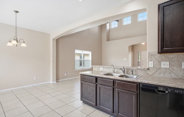 3-bedroom rental at 6022 Julians in San Antonio, TX — photo 2