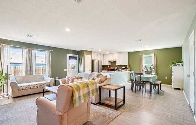 4-bedroom rental at 13118 Levi Ter in San Antonio, TX — photo 3