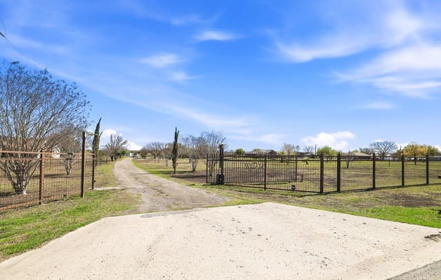 4-bedroom rental at 11421 Ware Seguin in Schertz, TX — photo 1