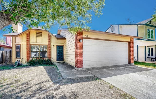 3-bedroom rental at 7118 Western Trail in San Antonio, TX — photo 1